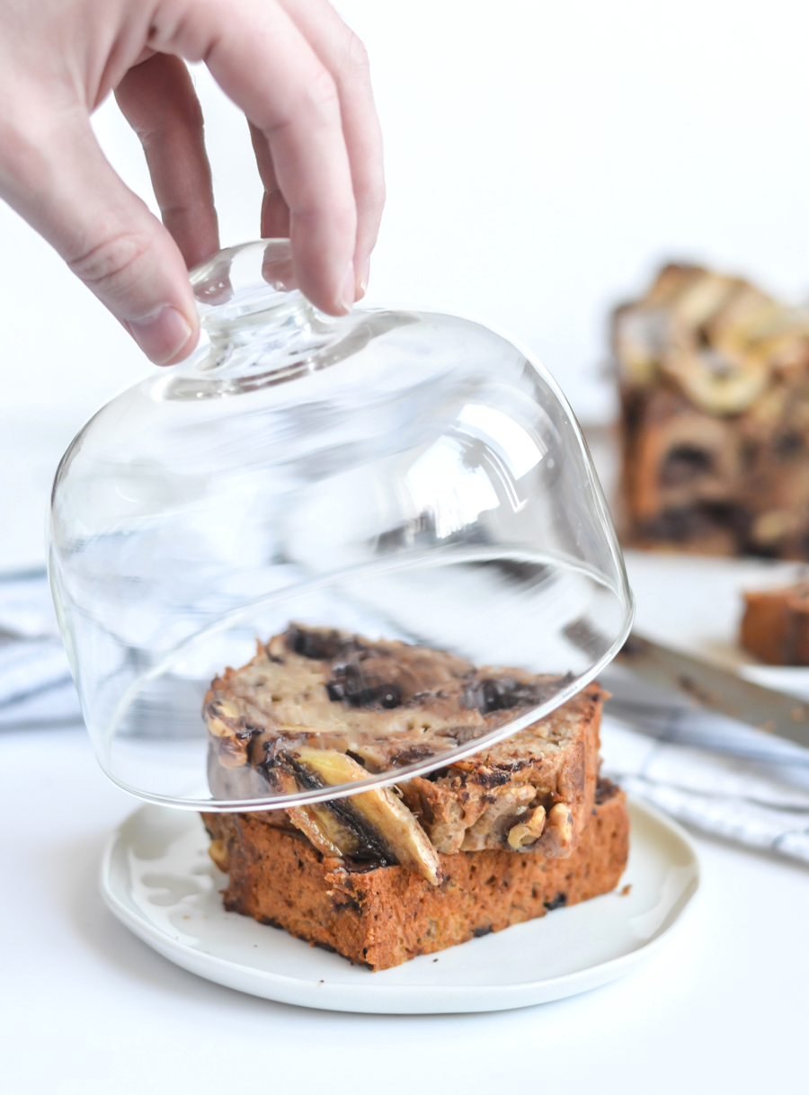 Saftiges Bananenbrot mit Schokolade und Walnüssen