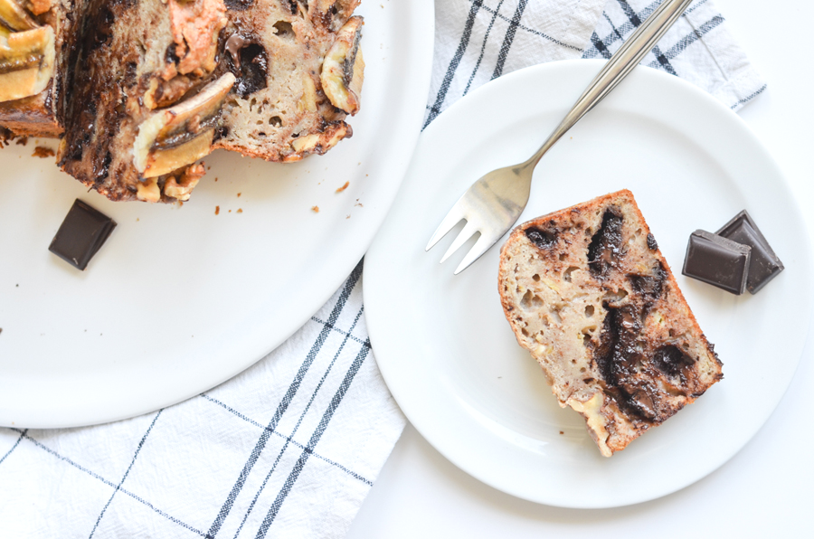 Saftiges Bananenbrot mit Schokolade und Walnüssen