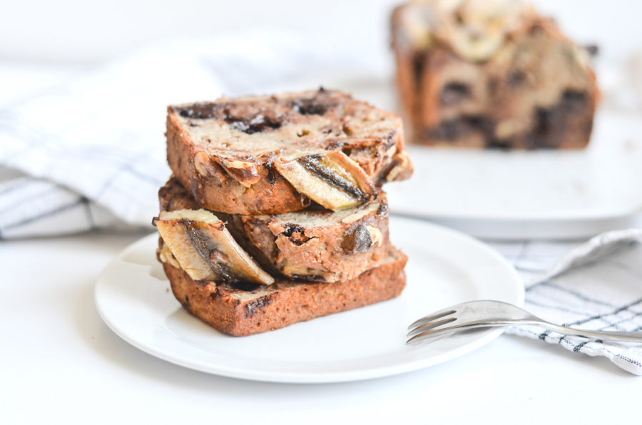 Saftiges Bananenbrot mit Schokolade und Walnüssen