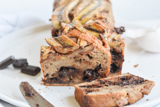 Saftiges Bananenbrot mit Schokolade und Walnüssen