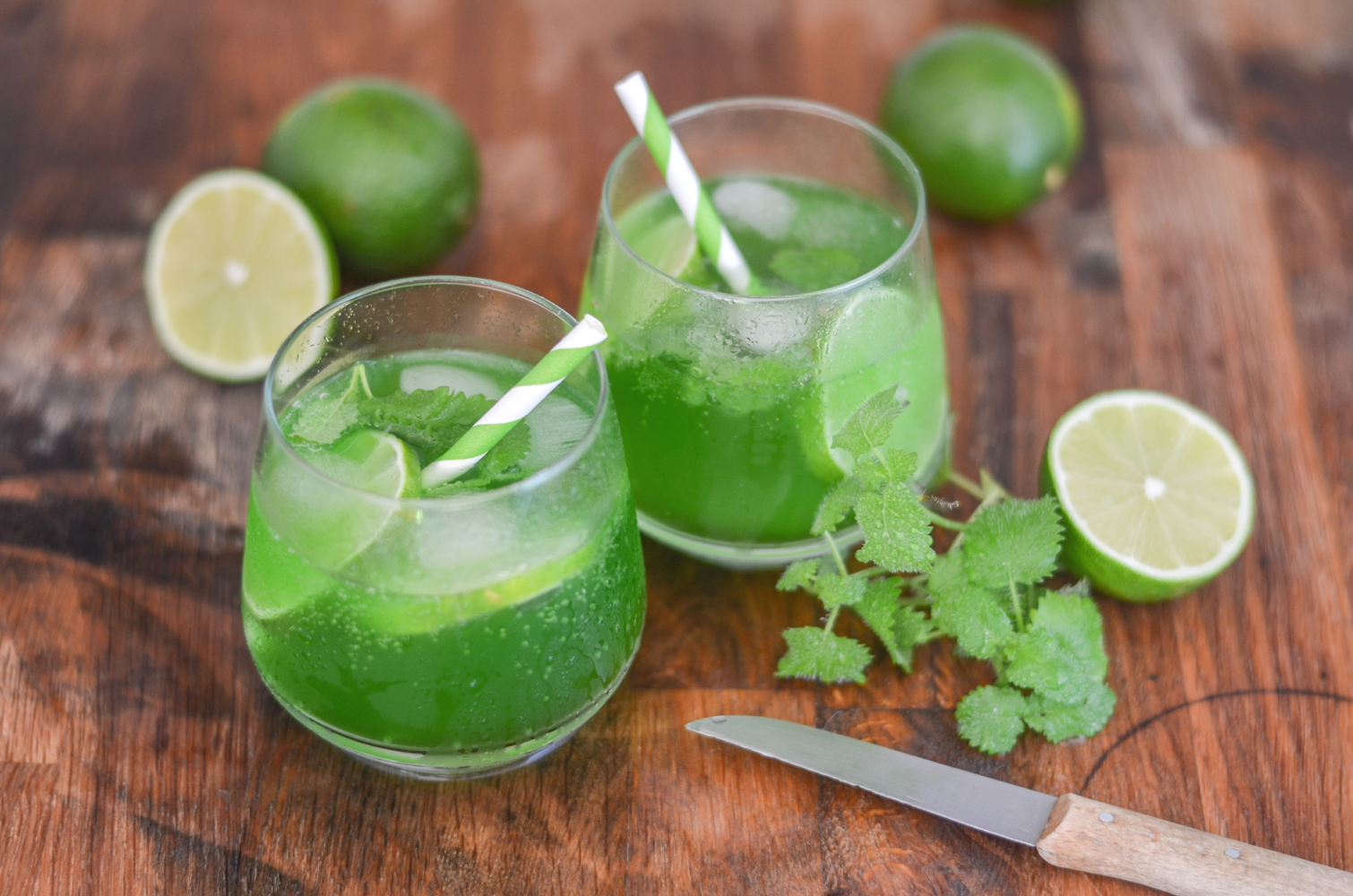 Gin mit Waldmeister und Sekt