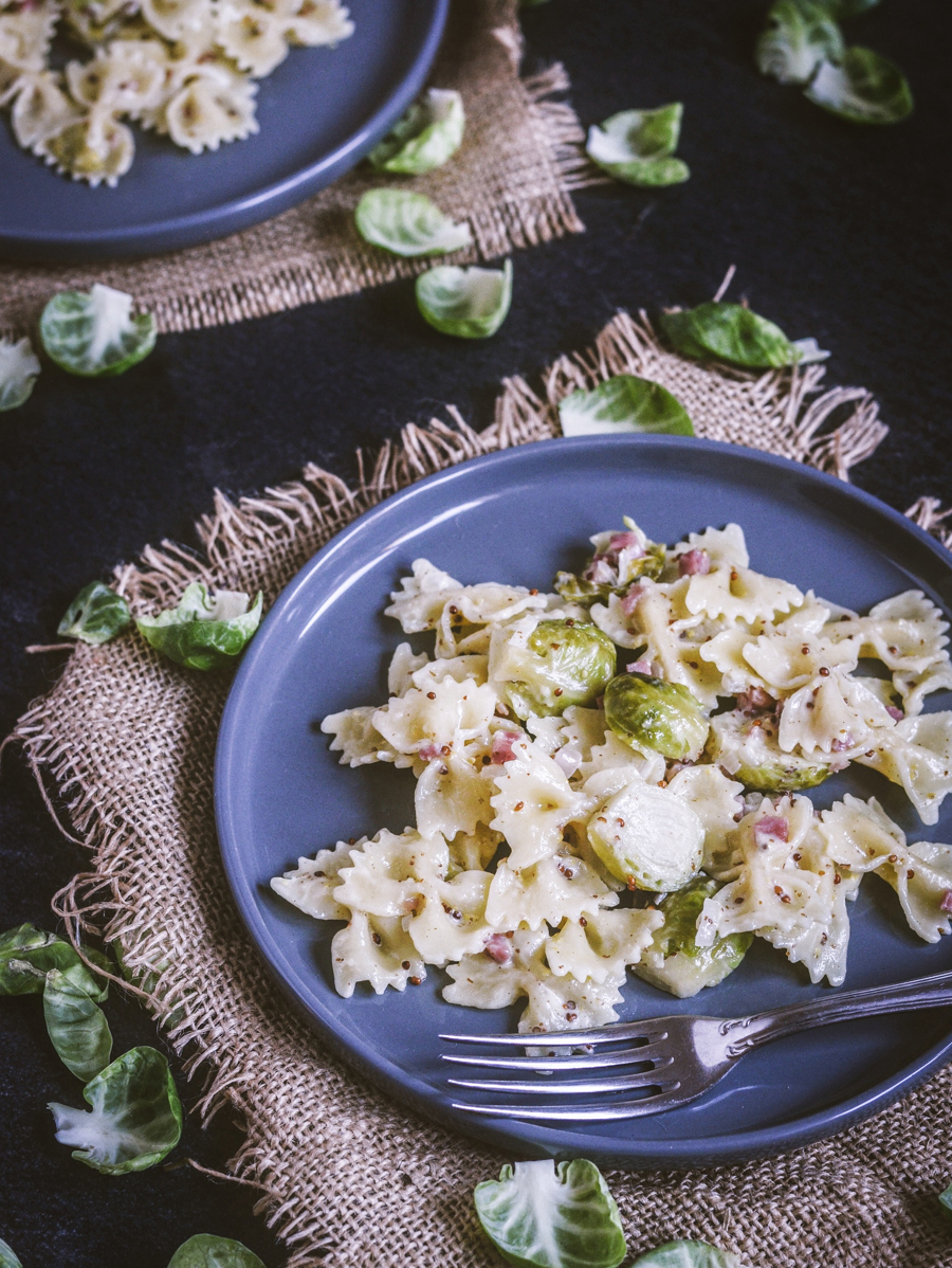 Rezept Pasta mit Rosenkohl in Sahne-Senf-Soße und Speck