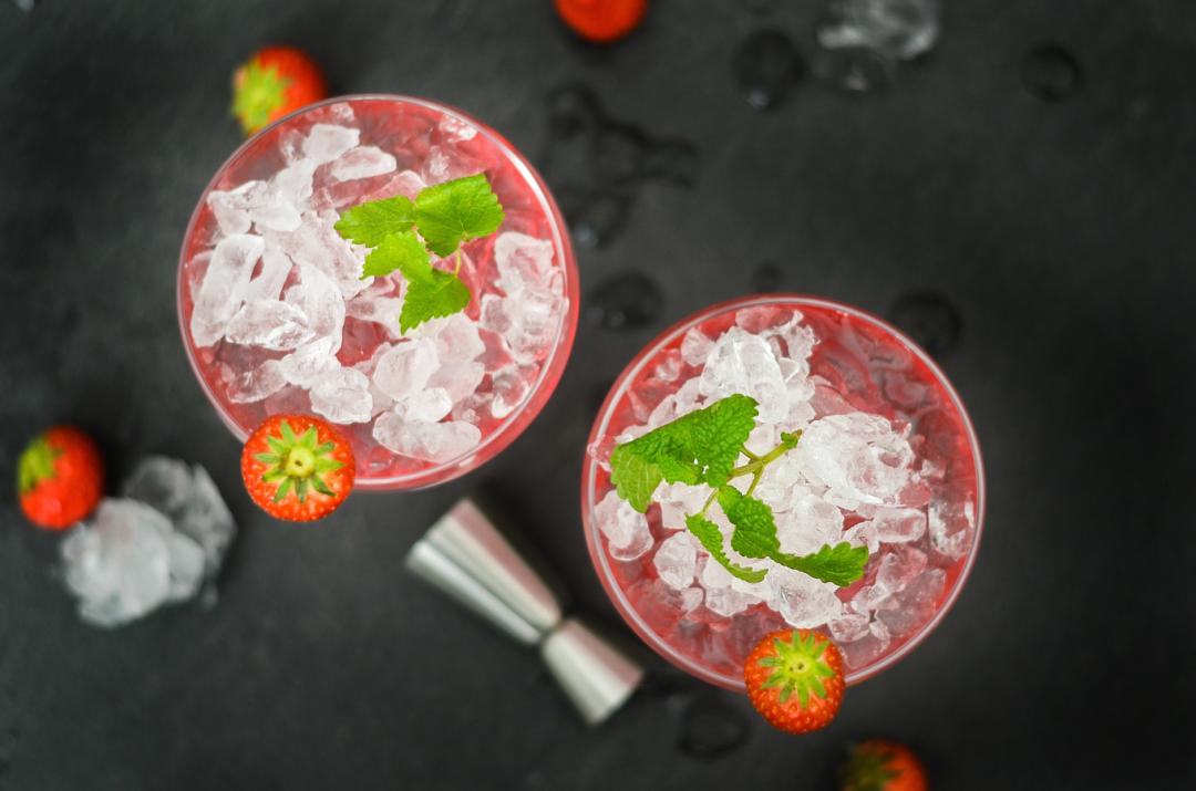 Rezept für einen Gin-Cocktail mit Erdbeeren aus Marmelade