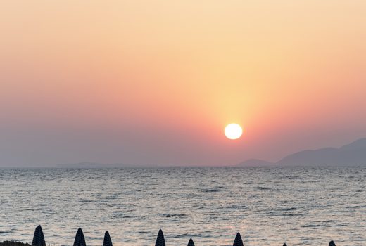 Urlaub auf Kos in Griechenland: Strand Marmari Beach im Sonnenuntergang