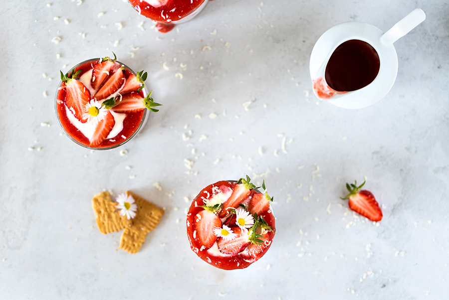 Rezept Leichtes Erdbeer Dessert im Glas Quark mit Erdbeeren no bake