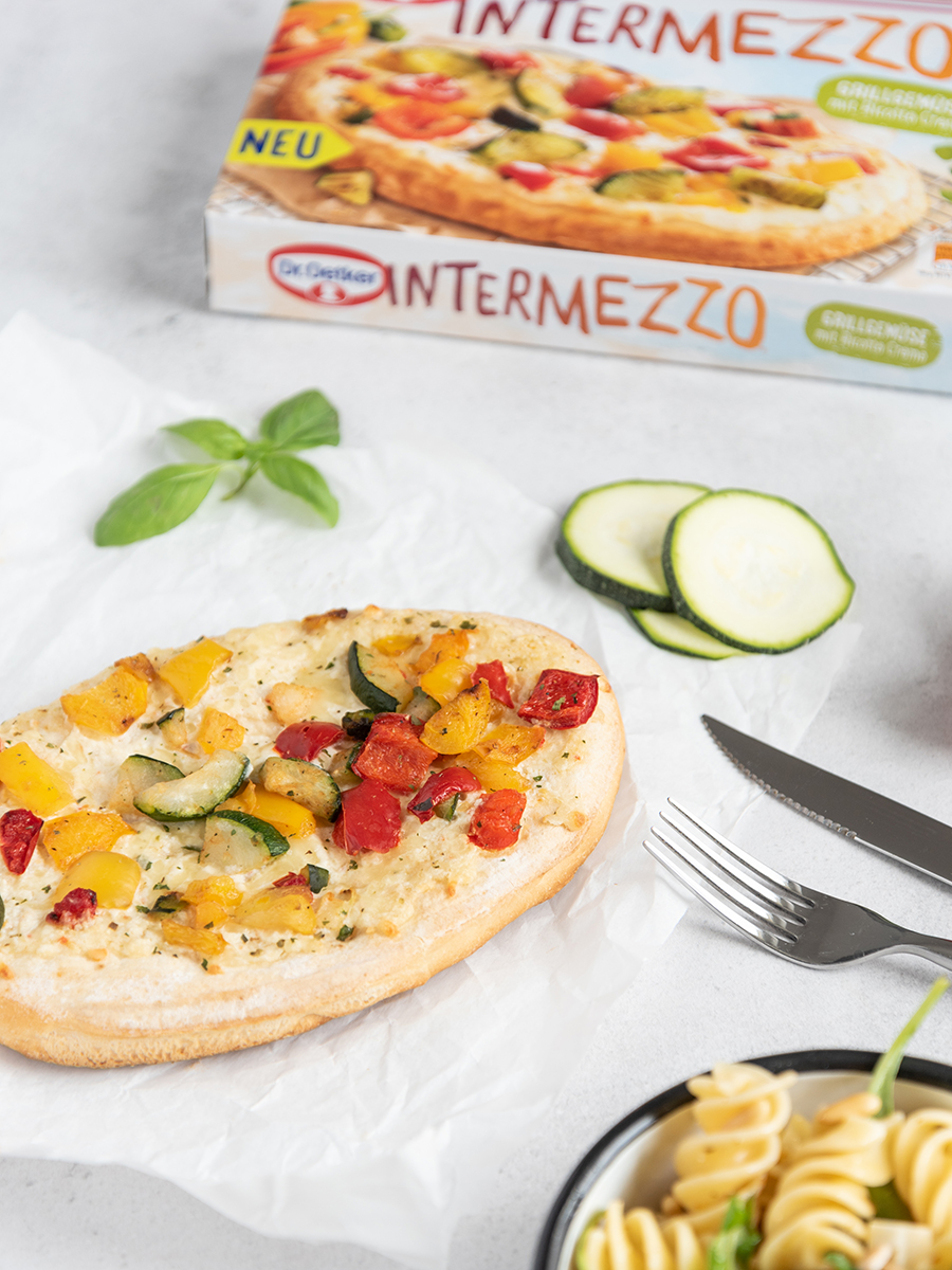 Rezept für mediterranen Nudel-Salat mit Rucola und ein Pizza-Snack für zwischendurch