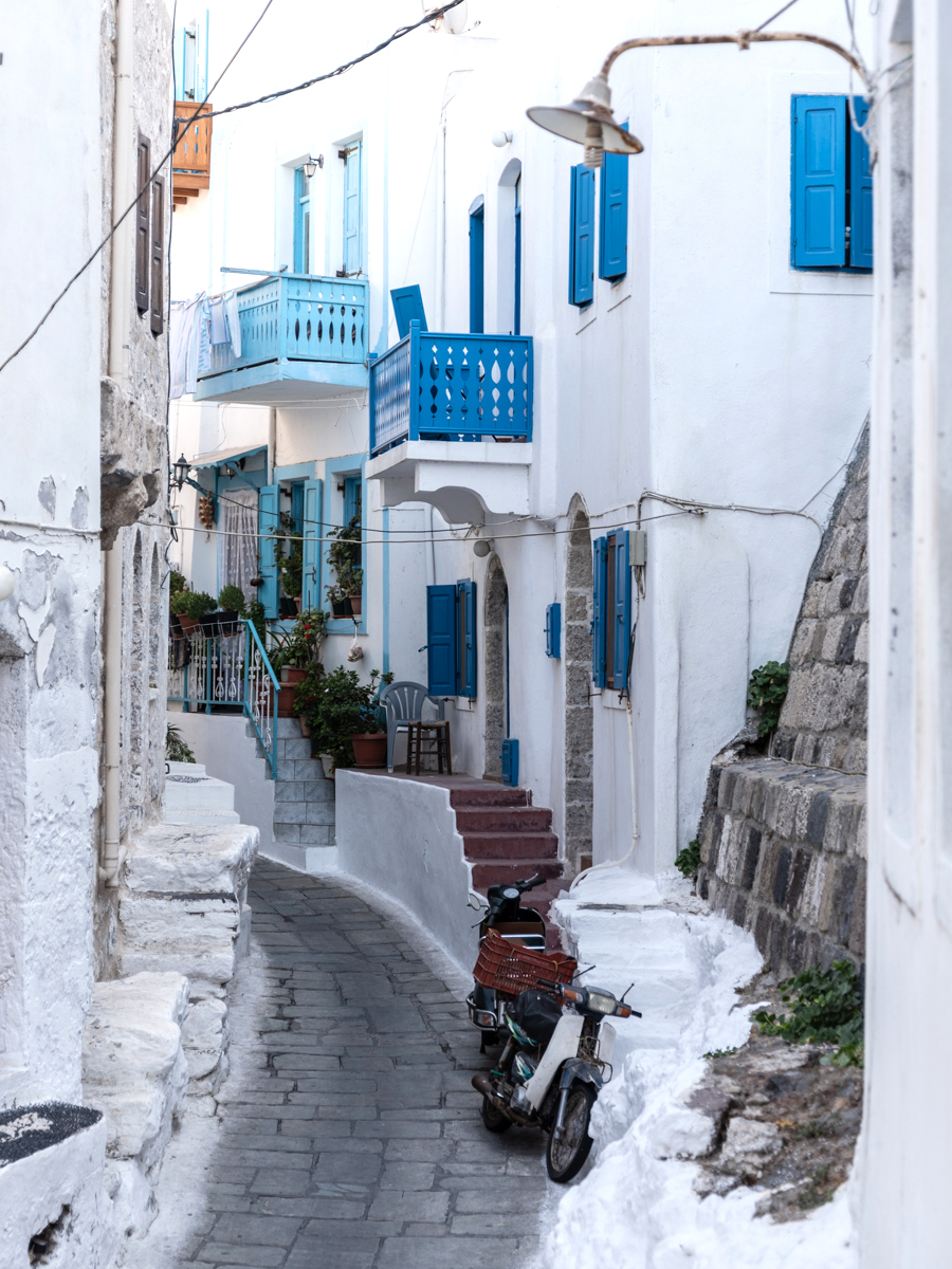 Hafenstadt Mandraki auf Nisyros in Griechenland: Ideal für einen Ausflug