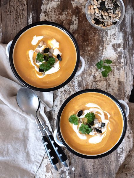 Rezept Karotten-Ingwer-Suppe mit Crème Fraîche und einem Schuss Limette