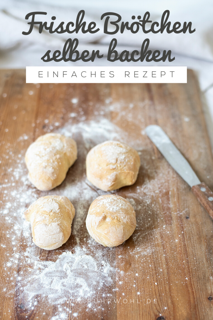 Brötchen backen schnell und einfach Rezept für krosse Brötchen zum Frühstück am Sonntag #backen #ausdemOfen #brötchen #basisrezept