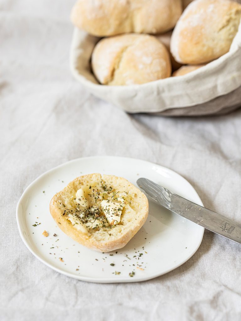 Brötchen selber backen: Ein einfaches Rezept für frische Brötchen aus dem Ofen #backen #brötchen #basisrezept 