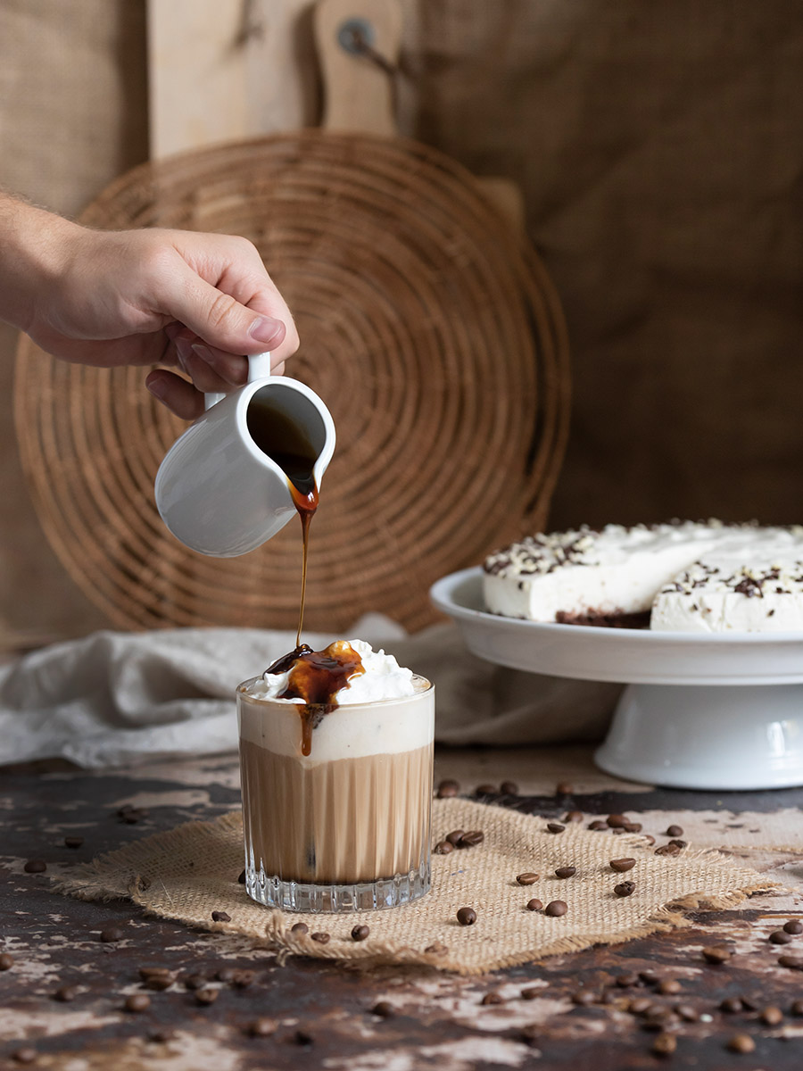 Eiskaffee selber machen: Einfaches Rezept mit leckerem Kaffeesirup