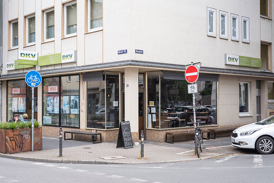Krtlnd (Kortland), minimalistisches Café in Bochum