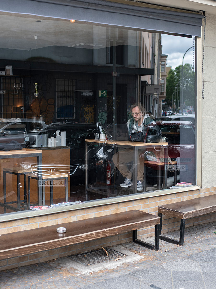 Krtlnd (Kortland), minimalistisches Café in Bochum