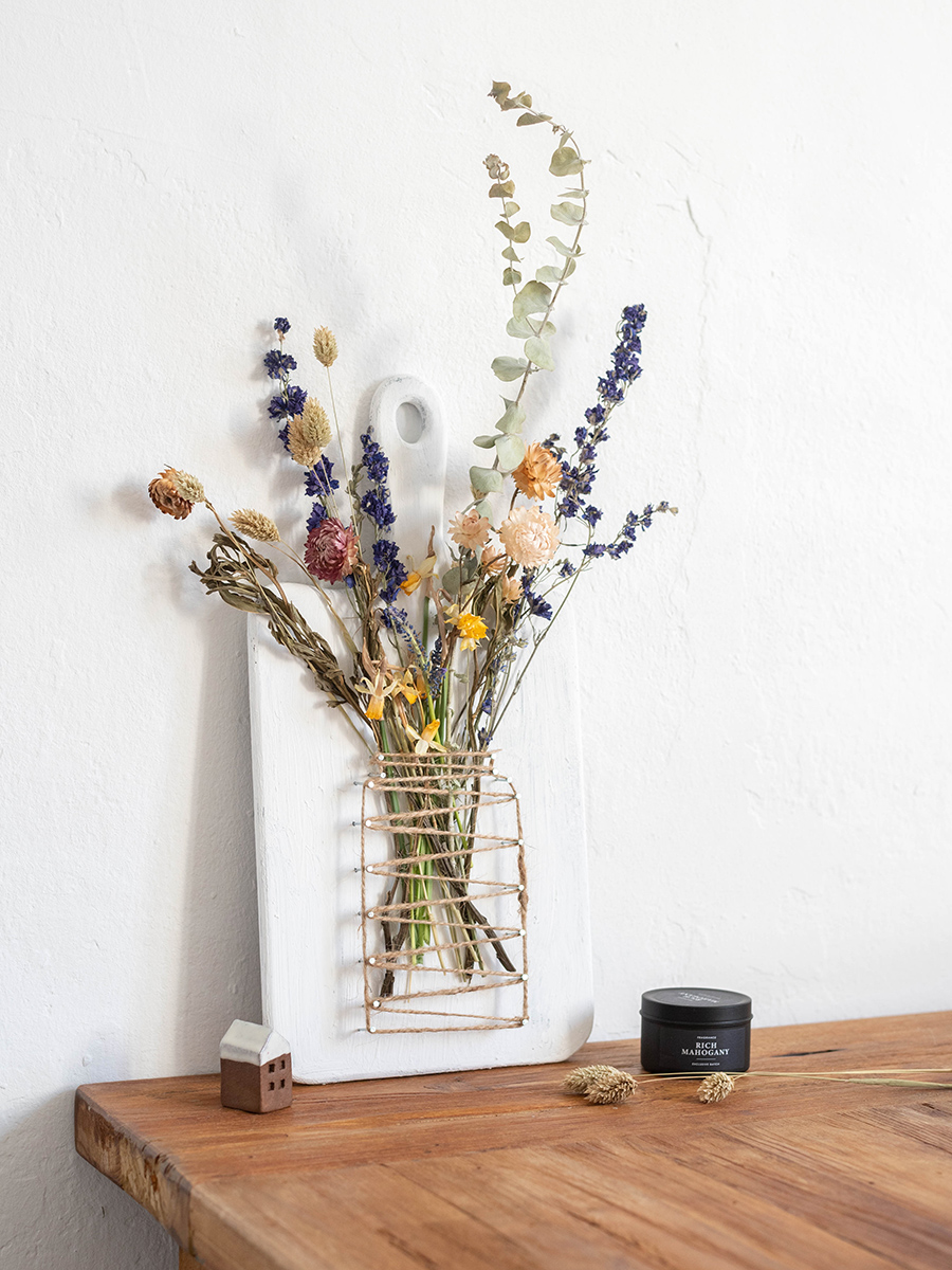 DIY Fadenbild Vase für Trockenblumen, einfaches und schnelles DIY für den Frühling 