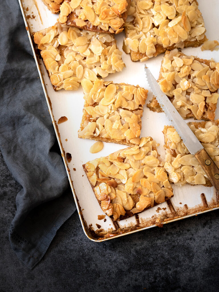 Mandelblättchenkuchen vom Blech: simples, leckere Backrezept für Mandelkuchen