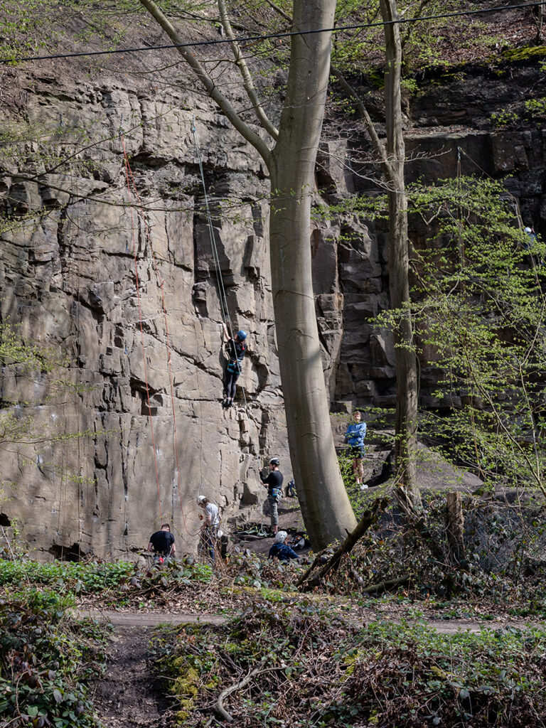 Klettern an FElswand im Muttental Witten