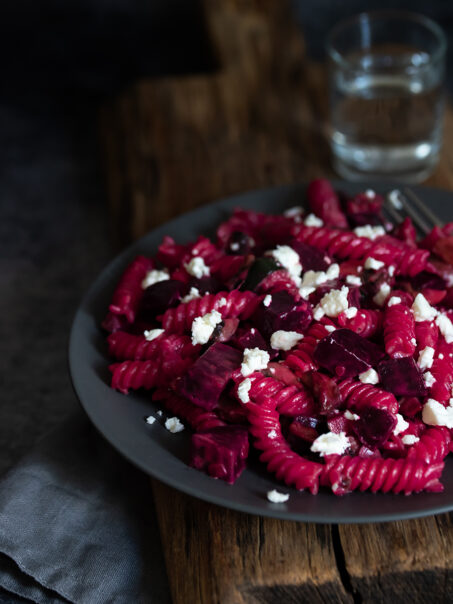 Pink Pasta: Rote Bete Nudeln mit Feta