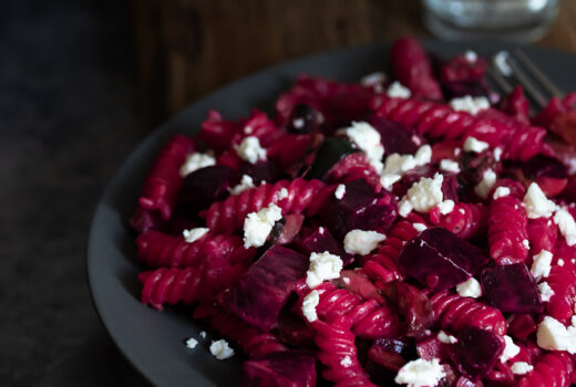 Pink Pasta: Rote Bete Nudeln mit Feta