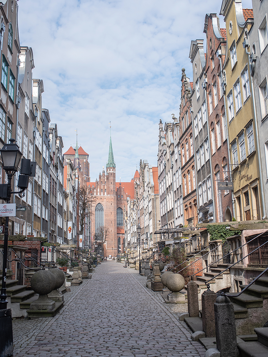 Gasse mit Altstadthäusern von Danzig in Polen
