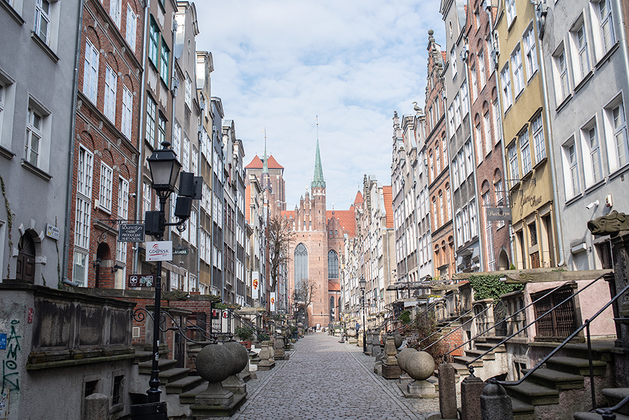 Gasse mit Altstadthäusern von Danzig in Polen