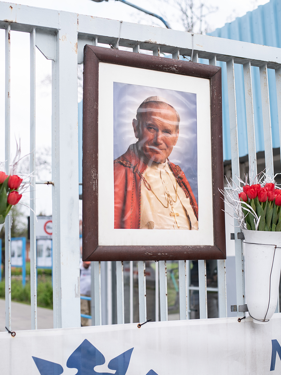 Porträt von Papst Johannes Paul II. am Solidarność-Tor in Danzig