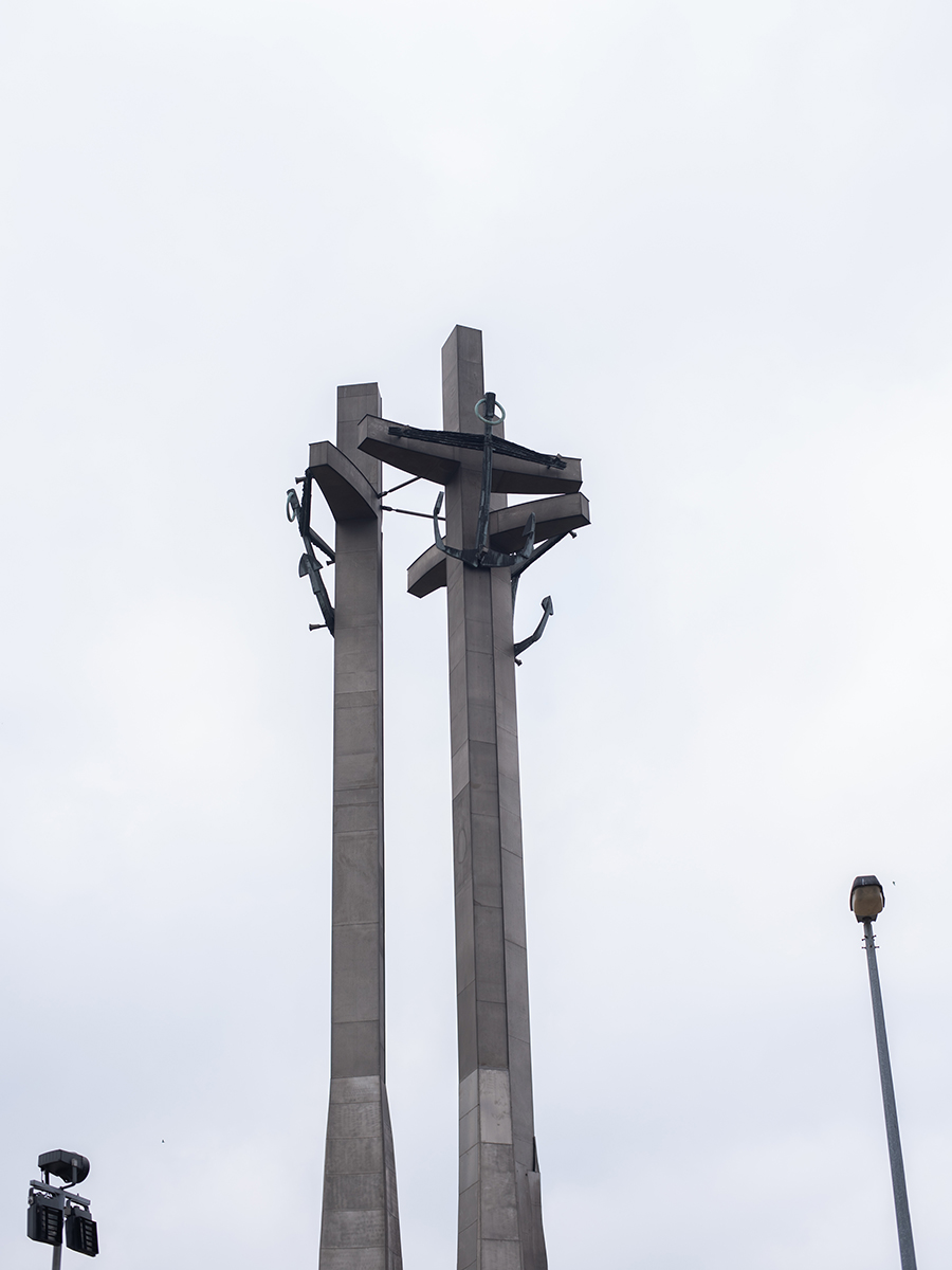 Denkmal der gefallenen Werftarbeiter mit drei Kreuzen in Danzig