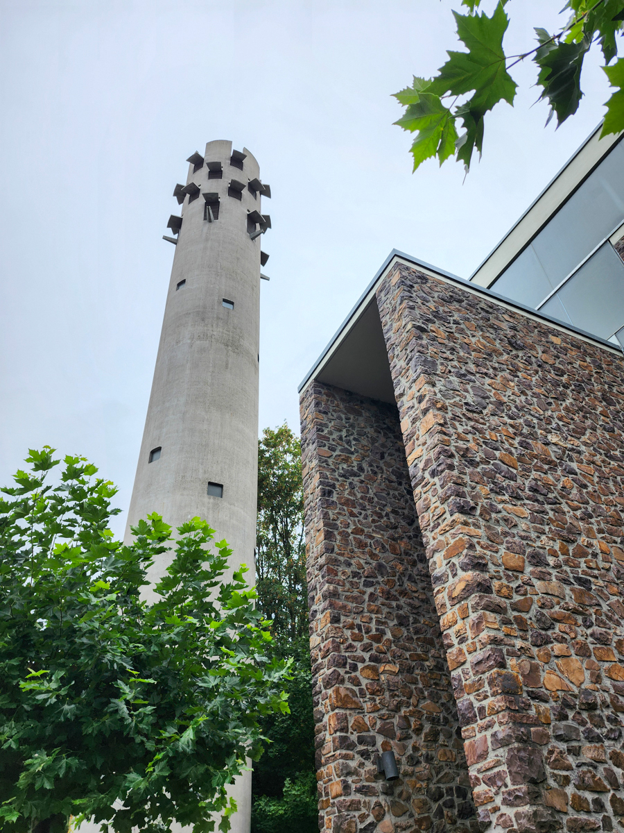 „Glockenturm der katholischen Kirche St. Martin in Idstein