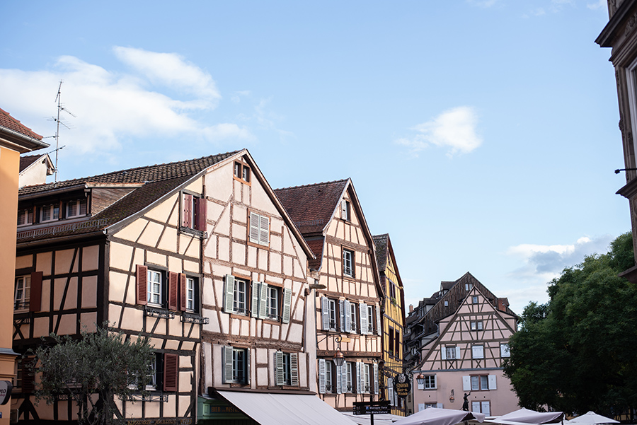 Fachwerkhäuser in der Altstadt von Colmar bei Abendlicht