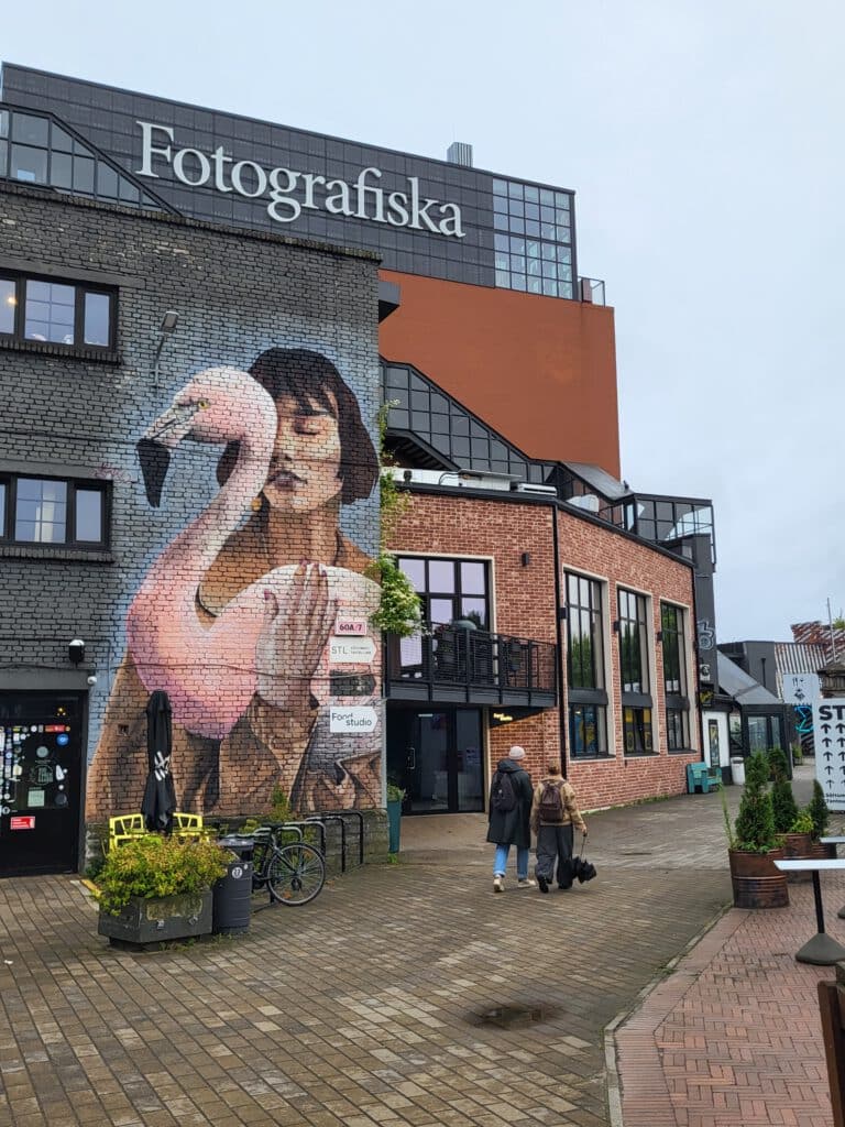 Street-Art vor dem Fotografiska im Kreativquartier Telliskivi in Tallinn