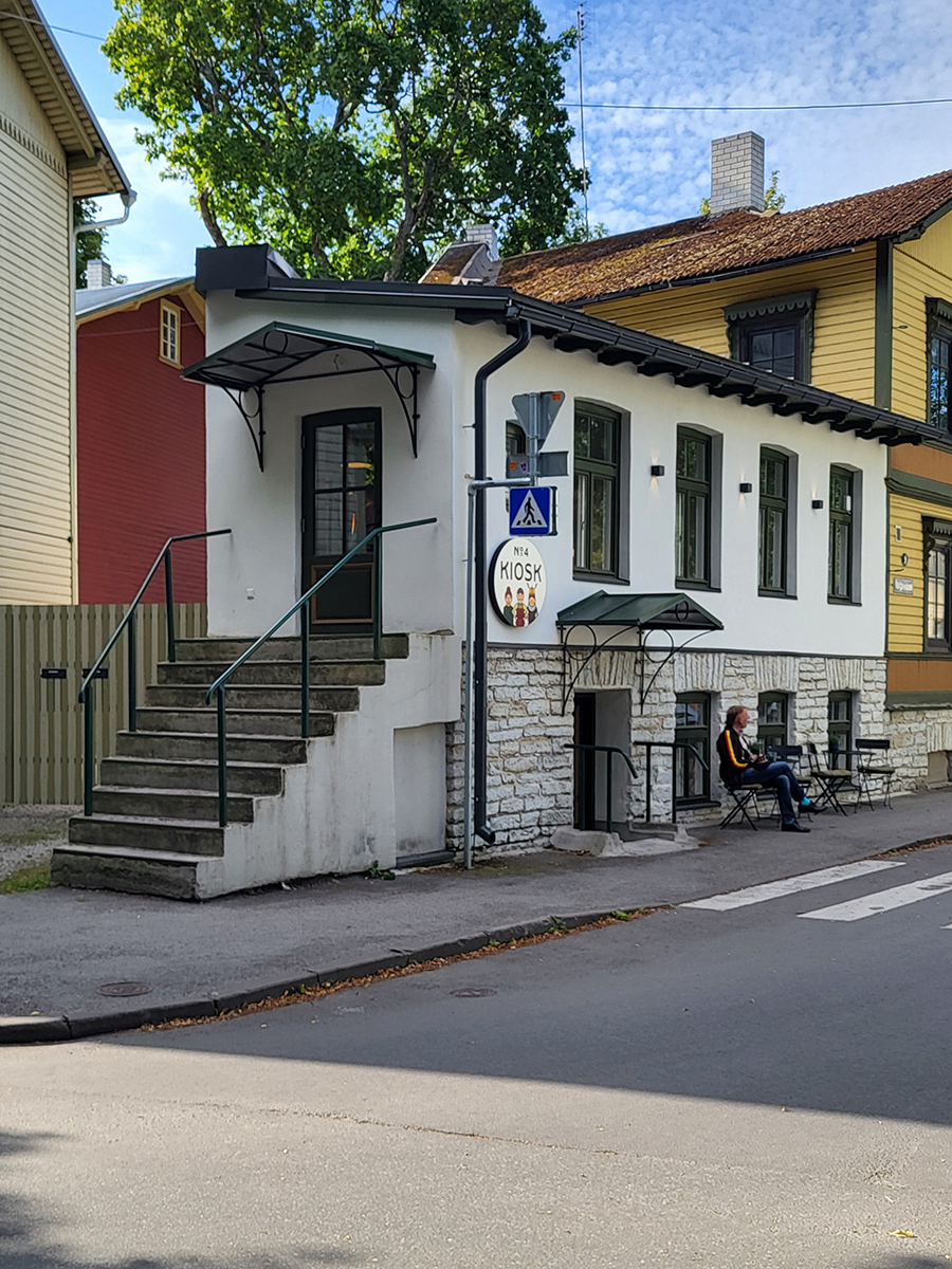 Das Café Kiosk No. 4 in Tallinn von außen