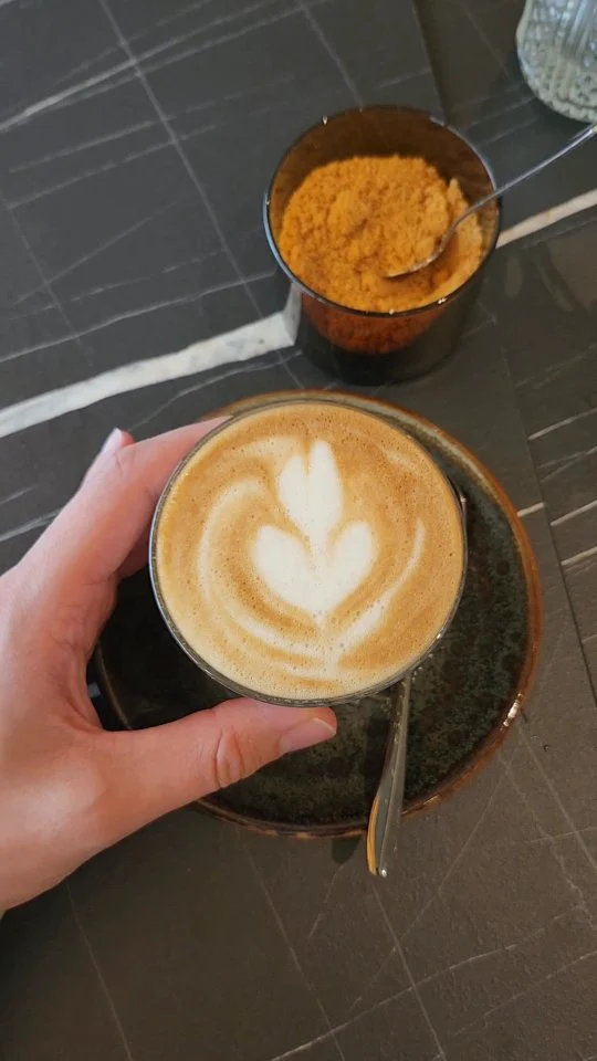 Das ZwoDrei in Herne vereint Café, Bistro und Abendrestaurant an einem Ort. Tagsüber gibt es, wechselnde Mittagsgerichte und leckeren Kaffee. Abends wird ein kreatives Menü mit regionalen Einflüssen serviert, begleitet von einer gut sortierten Weinkarte. Zentrale Lage, modernes Ambiente, aufmerksamer Service.  #herne #zwodrei #ruhrgebiet #gastronomie #neueröffnung #bistro #restauranttipp